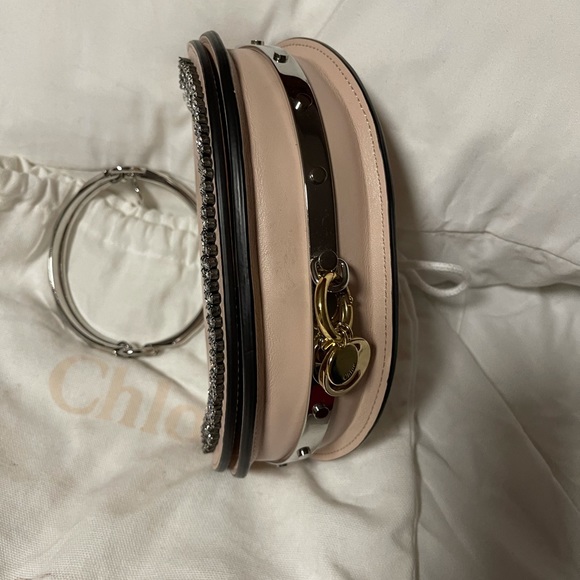 Chloe silver minaudière leather bracelet bag. - Picture 8 of 9